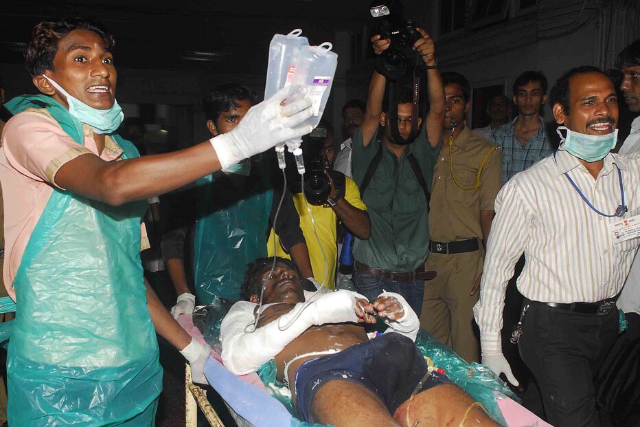 Triplo atentado faz 21 mortos em Bombaim