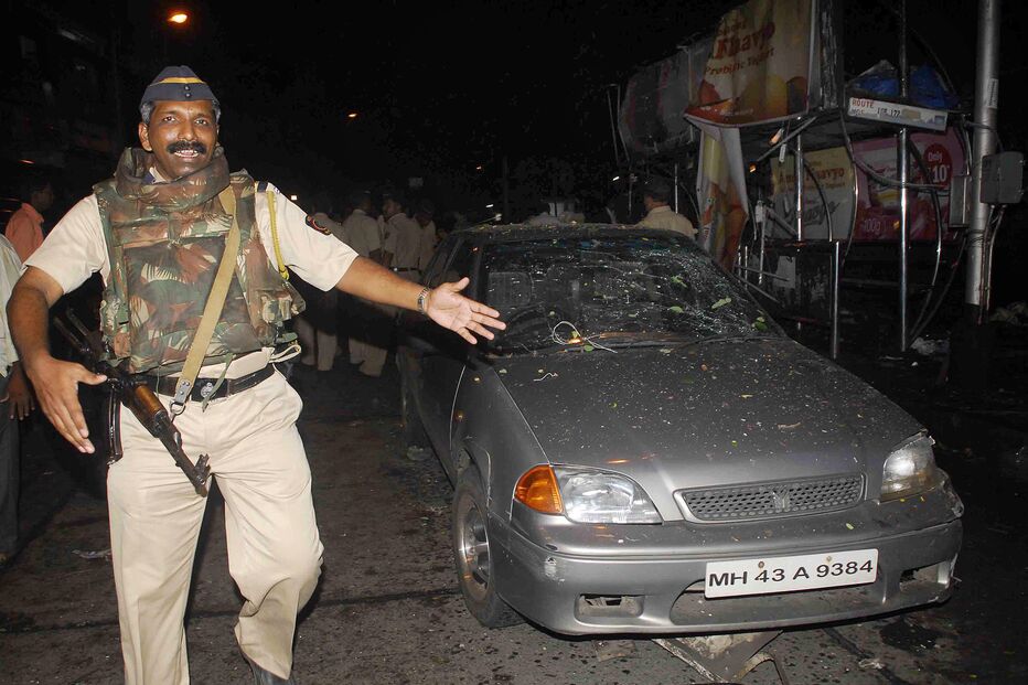 Triplo atentado faz 21 mortos em Bombaim