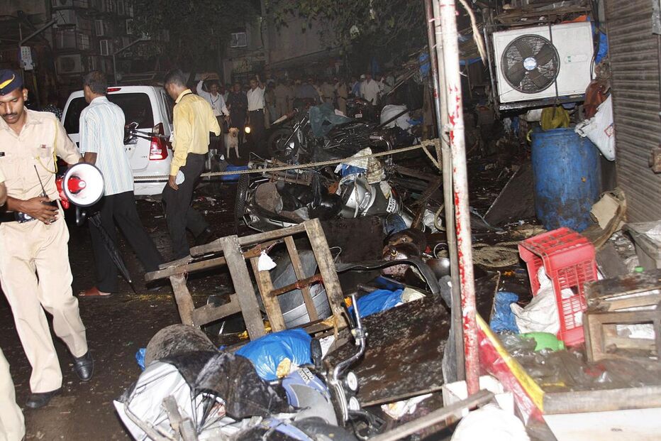Triplo atentado faz 21 mortos em Bombaim