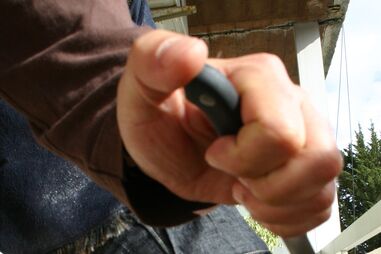 4 feridos à facada em festa