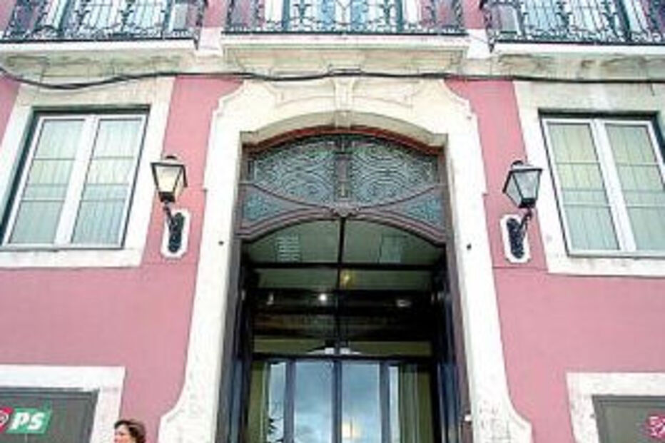 ps, partido socialista, partido, política, mulher, fascismo, mário soares, beatriz cal brandão, mário cal brandão, 25 de abril, morte, funeral, deputada, aborto
