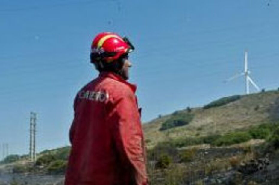 fogo, incêndio, chamas, sobrido, gondomar, nabais, gouveia, paredes da beira, são joão da pesqueira, cortiçada, aguiar da beira, bombeiros