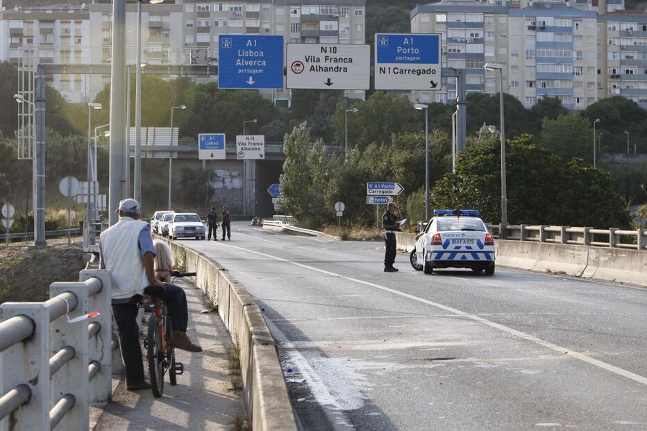 Acidente fecha ponte  
