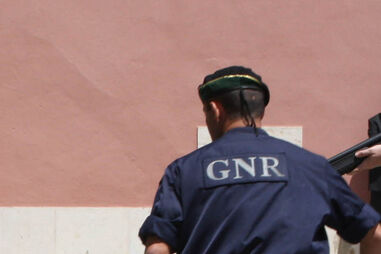 GNR, DETENÇÃO, ROUBOS