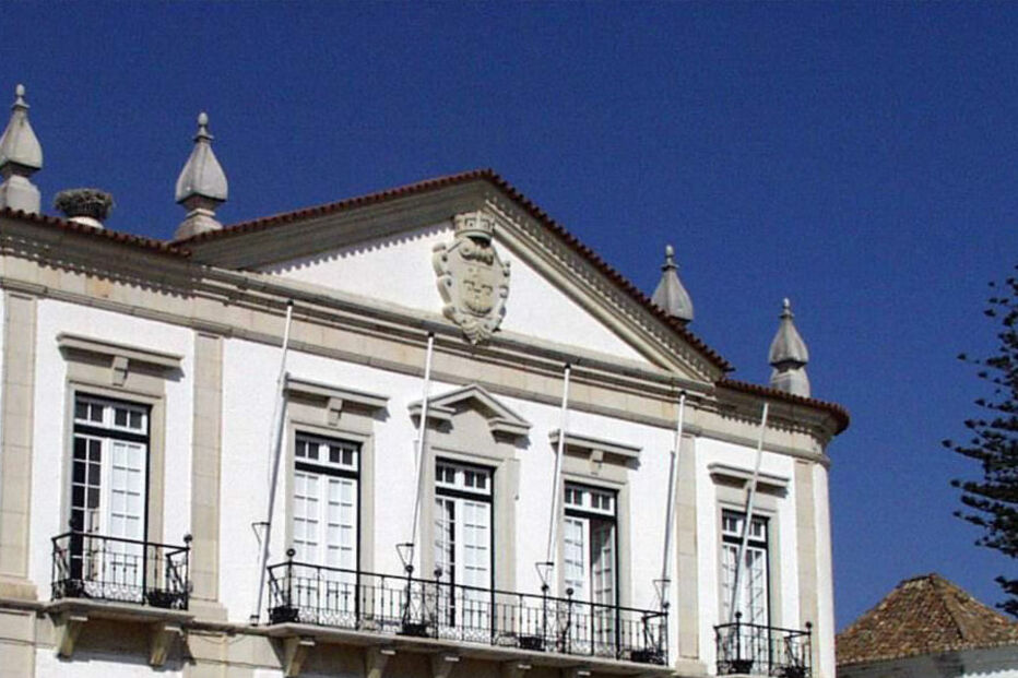 faro, câmara, dívidas, terrenos, macário correia