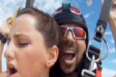 Alex Torres, Hope Howell, sexo, pára-quedismo, investigação, despedimento, EUA, Tasf