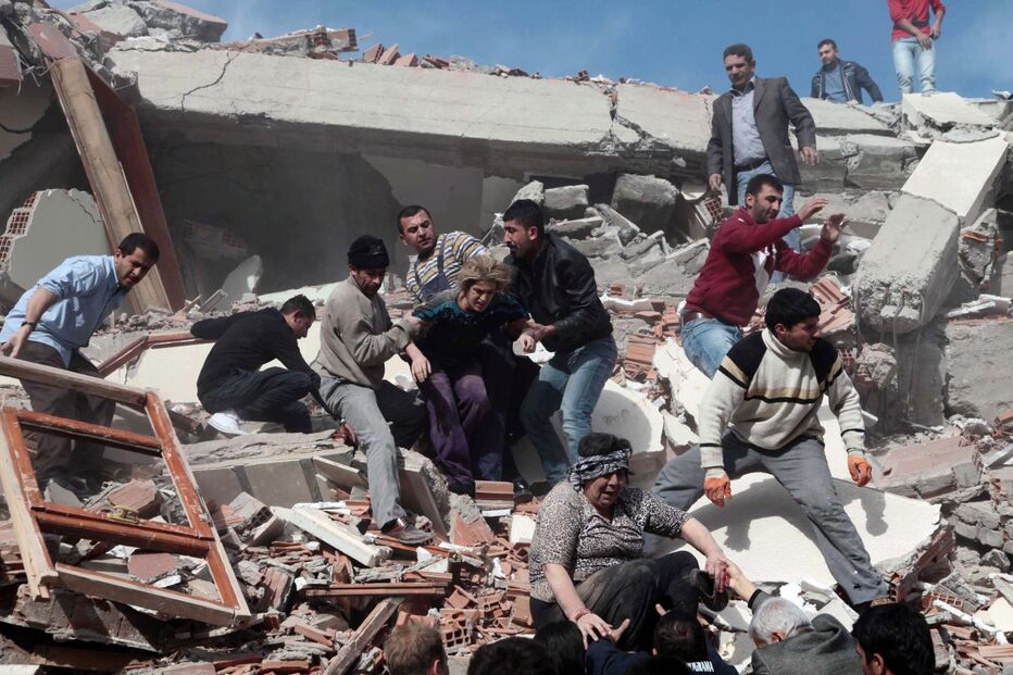 Turquia revive tragédia após forte sismo