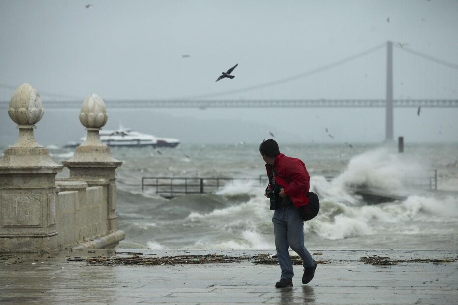 Outono chega a Portugal com mau tempo