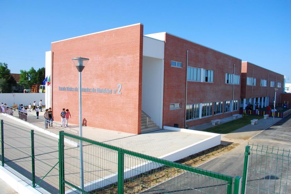 AUTARCA, AMEAÇA, ESCOLA, ALMEIRIM, ALUNOS, COMIDA