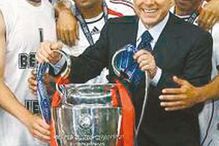 Escândalos e processos judiciais tramam Berlusconi 