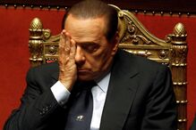 Escândalos e processos judiciais tramam Berlusconi 