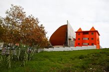 A nova Igreja de São Francisco Xavier, no Restelo, em Lisboa, é inaugurada sábado. O polémico edifício, conhecido por ‘igreja-caravela’, levou à criação de um grupo no Facebook contra a arquitectura, assinada por Troufa Real. (José Goulão/Lusa)