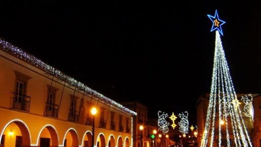 Somam-se os municípios que vão diminuir os gastos com iluminações de Natal