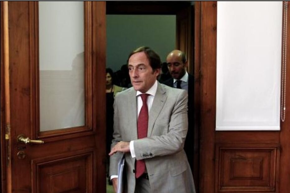 Frankfurt, vice-consulado, protesto, encerramento, comunidades