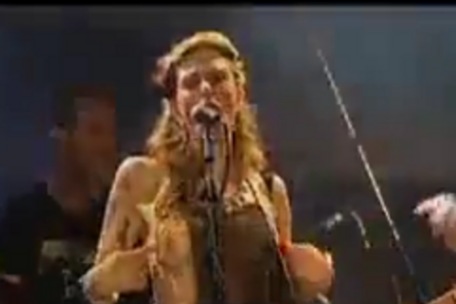 courtney love, hole, kurt cobain, topless, seios, brasil