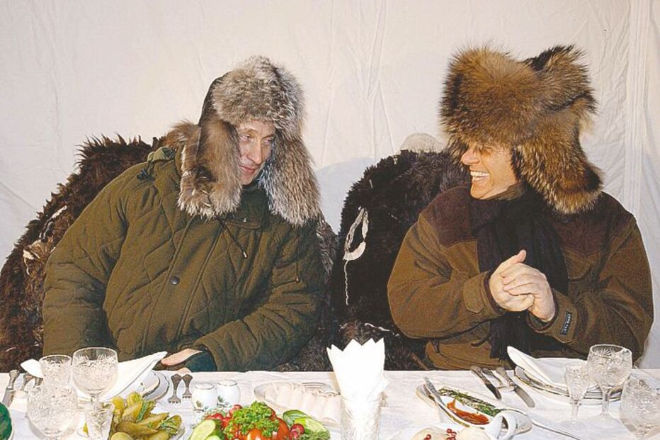 Escândalos e processos judiciais tramam Berlusconi 