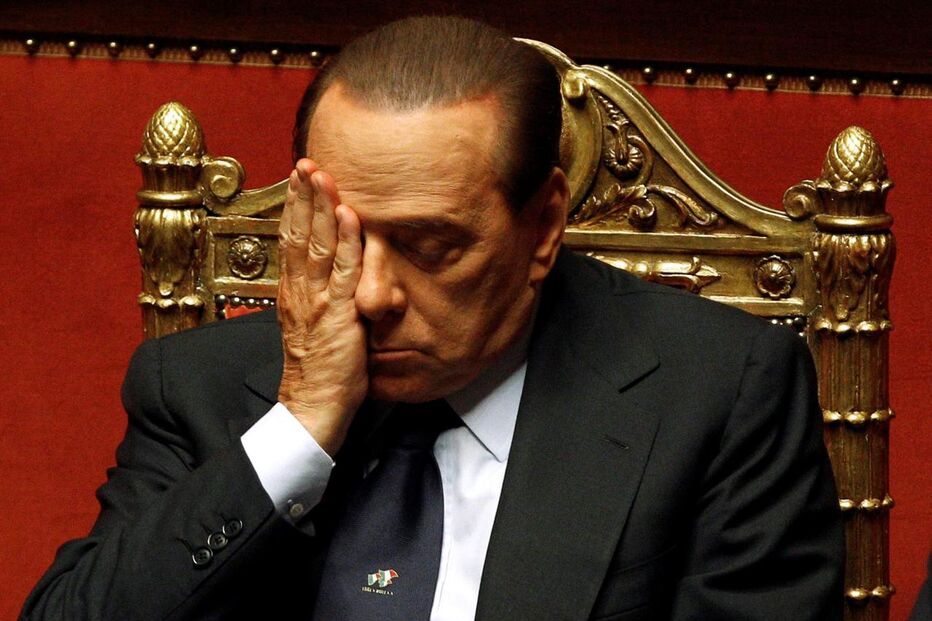 Escândalos e processos judiciais tramam Berlusconi 