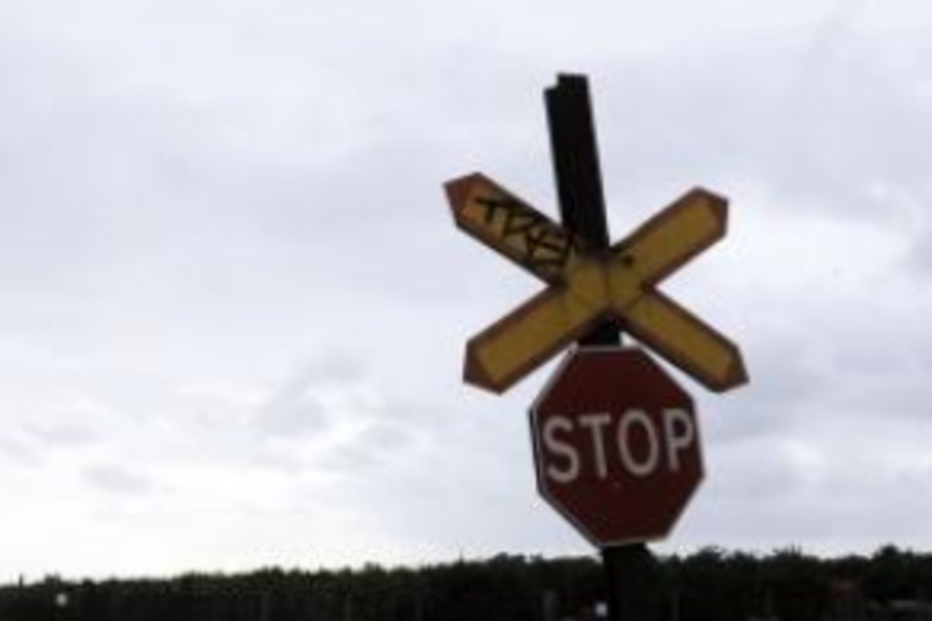 faro, comboio, passagem de nível, algarve, albufeira, morte