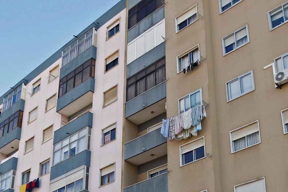 CACÉM, ESQUADRA, POLÍCIA
