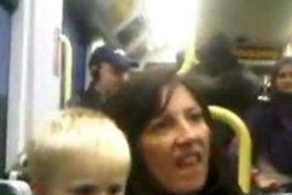 racista, detida, reino unido, ema west