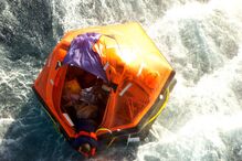 Emoção em resgate 'milagroso' de pescadores de Caxinas