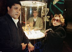 Juntamente com a fadista Amália Rodrigues, foi um dos símbolos do Portugal isolado no pós-guerra. O lançamento de um relógio de luxo para a Expo-98 juntou as duas estrelas