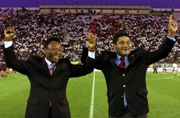 Eusébio e Pelé voltaram a encontrar-se no particular entre Portugal e o Brasil, disputado no Estádio de Alvalade