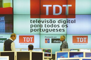 A mudança: Queda do Governo influencia media 