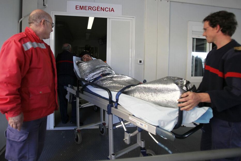 Emoção em resgate 'milagroso' de pescadores de Caxinas