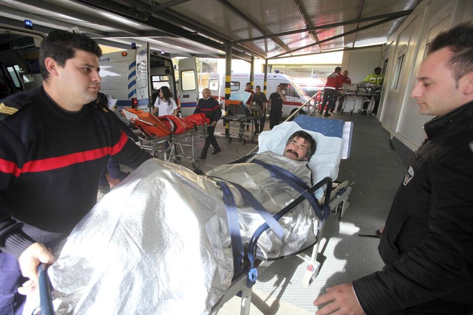 Emoção em resgate 'milagroso' de pescadores de Caxinas