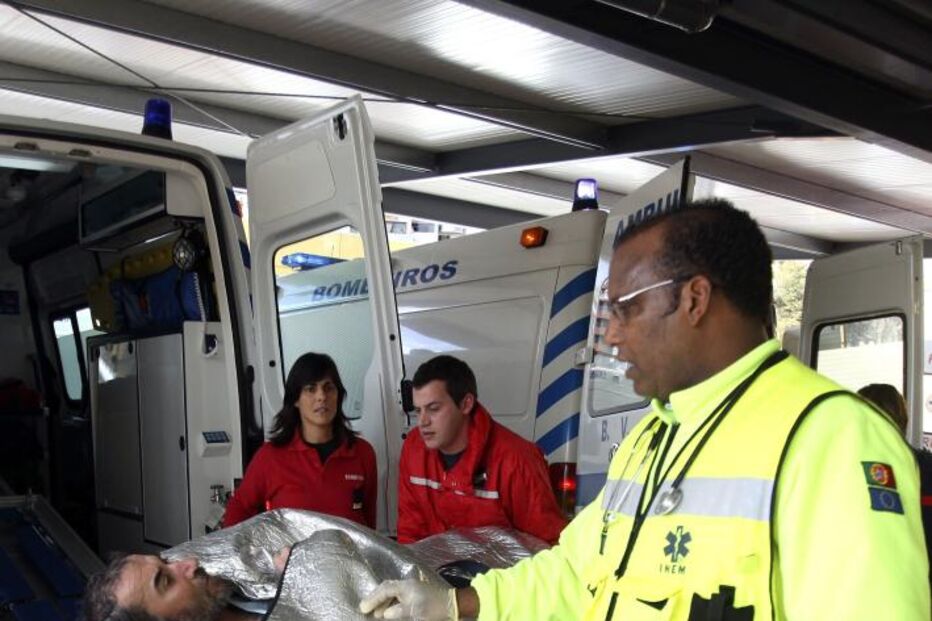 Emoção em resgate 'milagroso' de pescadores de Caxinas