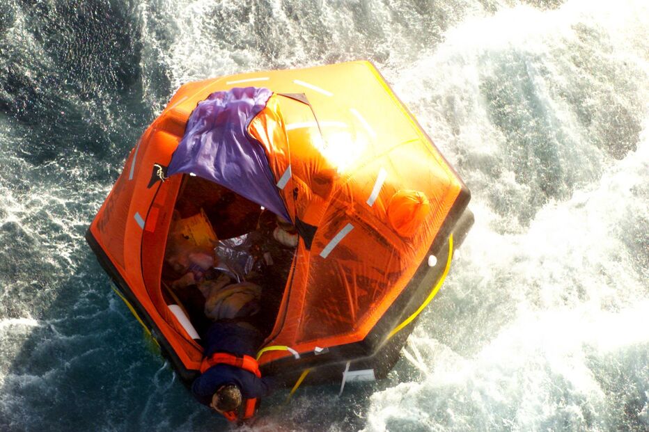 Emoção em resgate 'milagroso' de pescadores de Caxinas