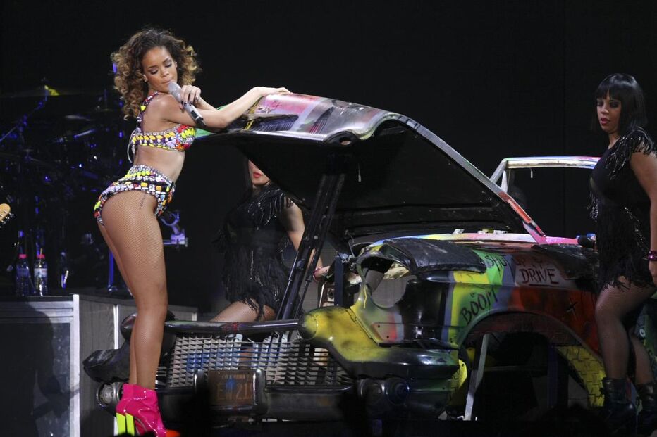 Rihanna transbordou de sensualidade no Atlântico