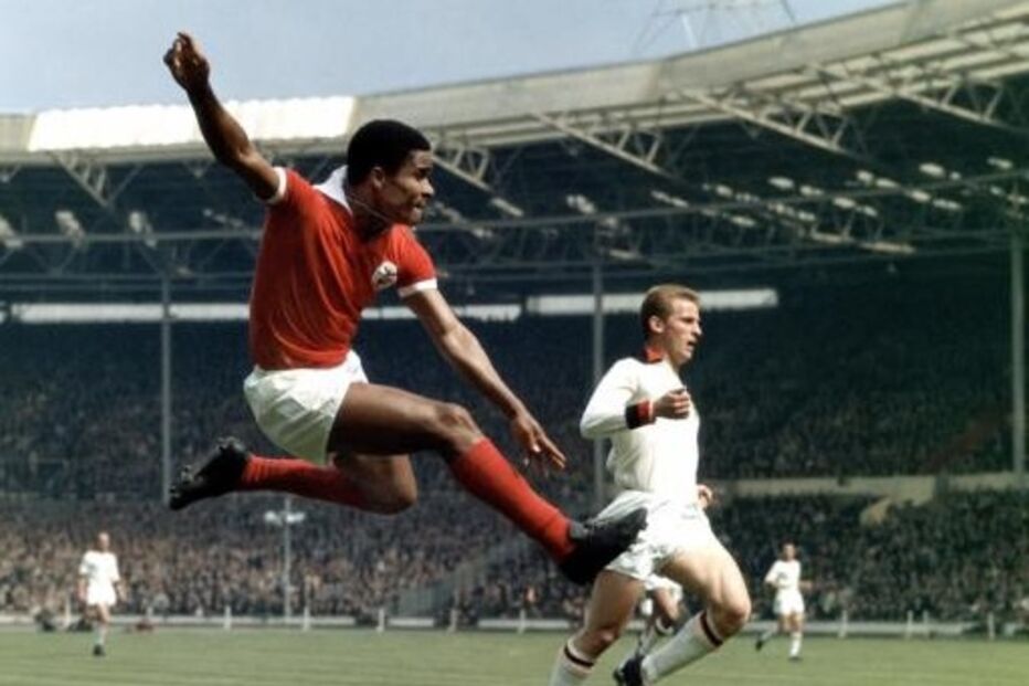 Morreu o primeiro galáctico do futebol português