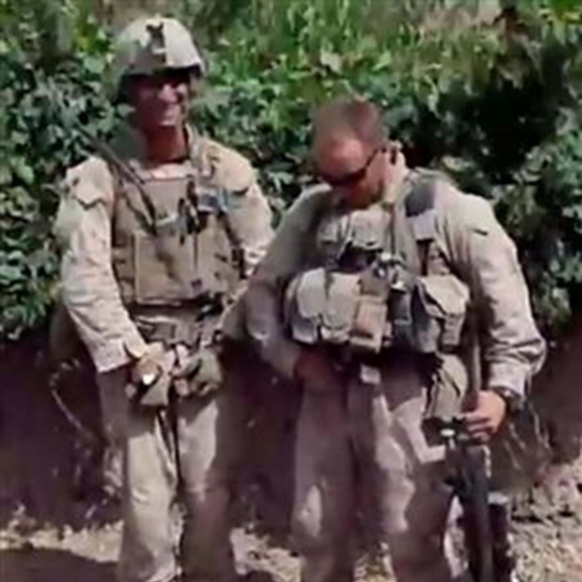 Soldados que urinam sobre cadáveres taliban identificados - Mundo