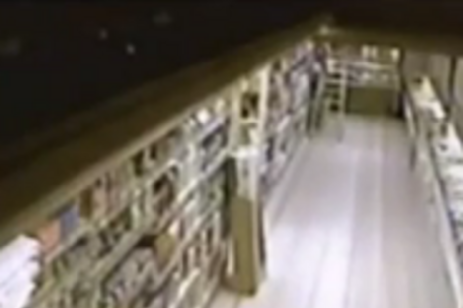 videovigilância, vídeo, fezes, defecar, supermercado