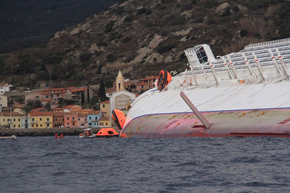 Naufrágio de paquete em Itália provoca viagem de terror 