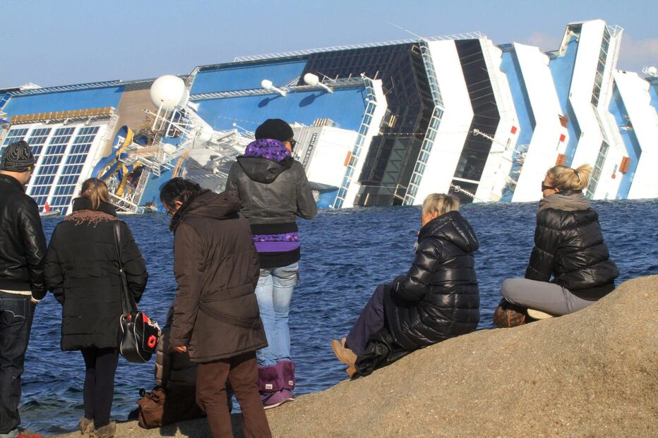 Naufrágio de paquete em Itália provoca viagem de terror 