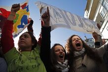 Cavaco cancela visita após protestos de estudantes