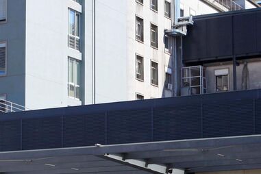 MENINO, QUEDA, PRÉDIO, PESO DA RÉGUA, HOSPITAL, VARANDAS, SEGURANÇA