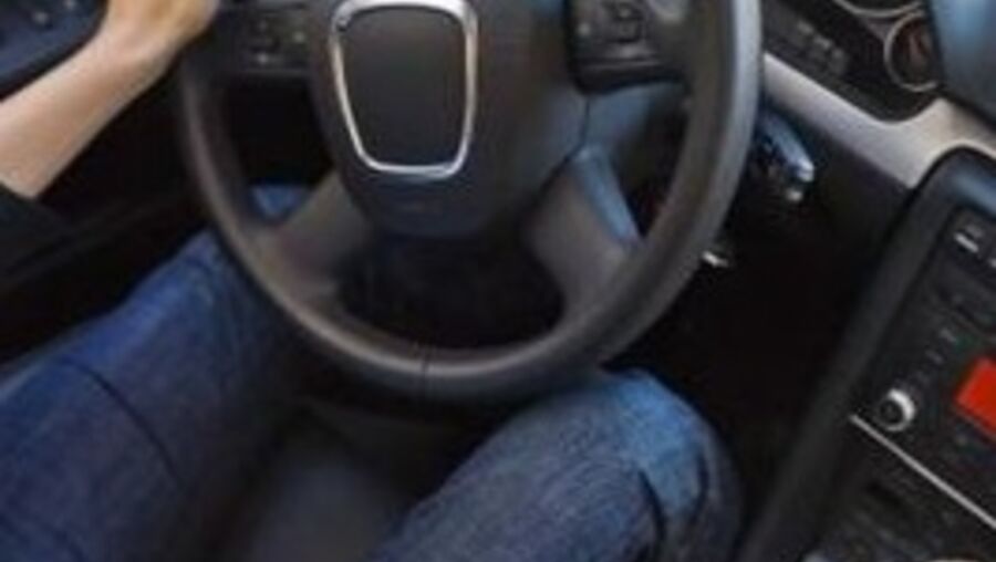 Jovens devem poder começar a conduzir aos 16/17 anos com 