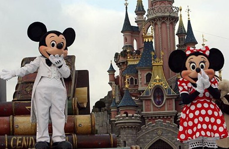 A Disneyland Paris está hoje e até dia 15 na Escola de Hotelaria e Turismo de Lisboa a recrutar alunos para realizarem estágios no empreendimento francês nas áreas de restauração, acolhimento, hotéis e vendas, mas também em posições para áreas administrativas. (direitos reservados)