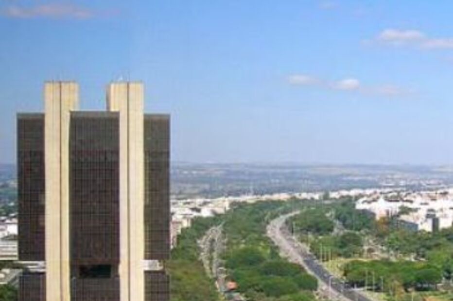 brasília, colisão, feridos, autocarros