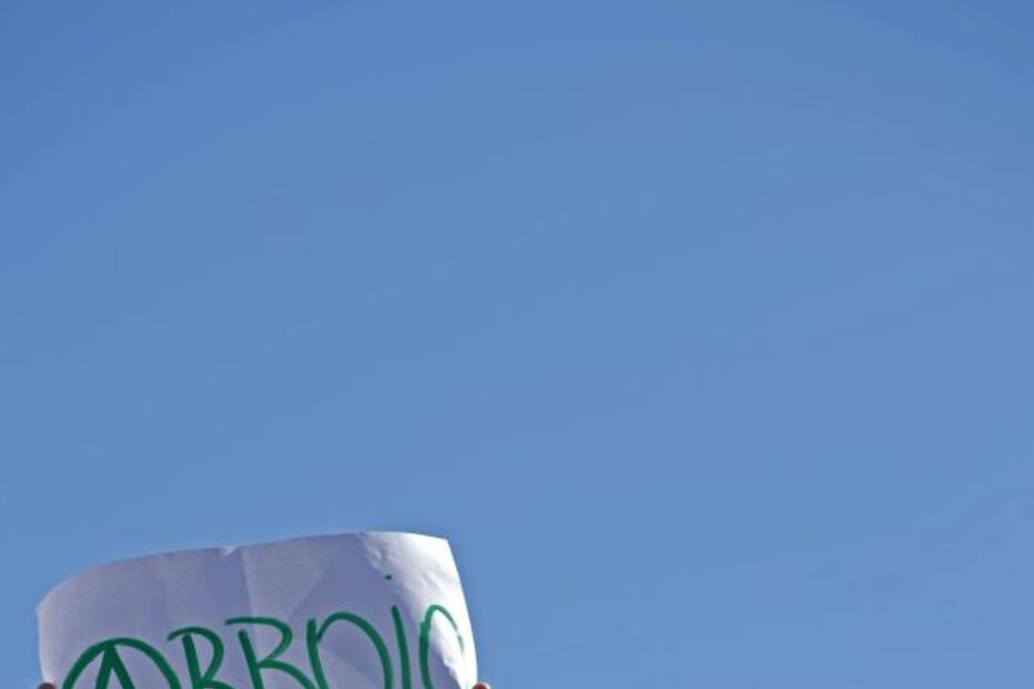 Cavaco cancela visita após protestos de estudantes