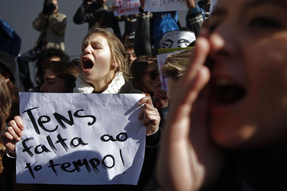 Cavaco cancela visita após protestos de estudantes