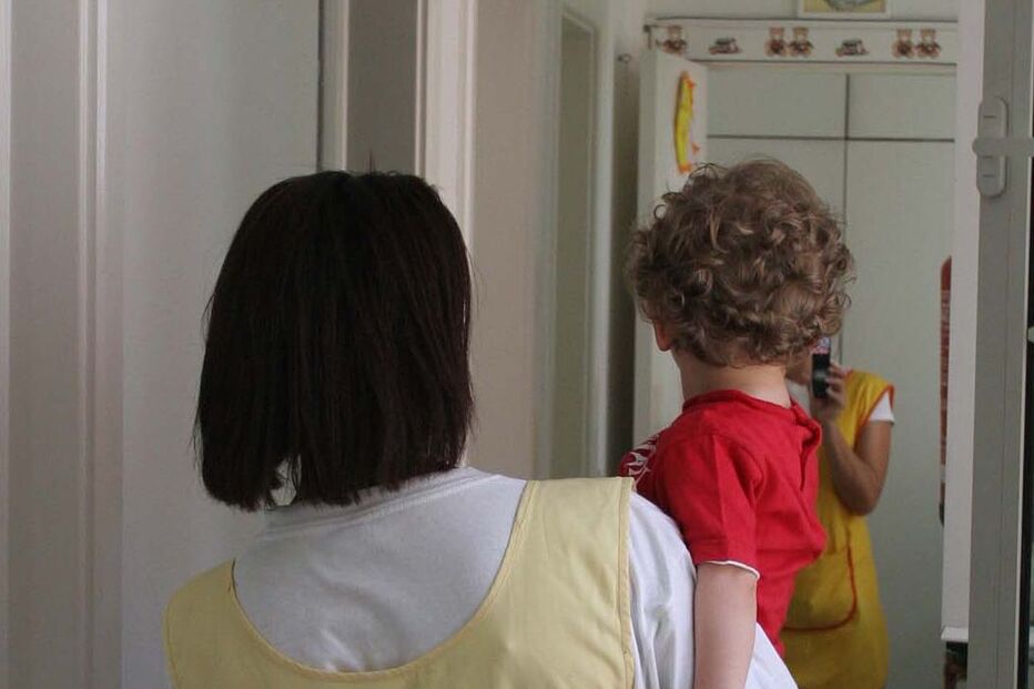 sida, sol, crianças, julgada, abuso, funcionária