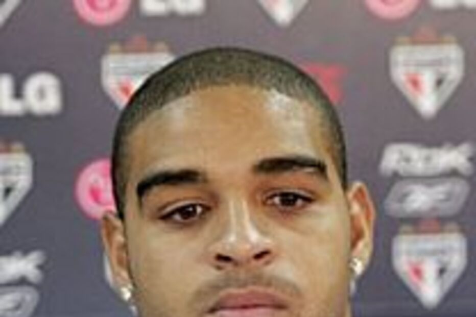 Corinthians despede Adriano