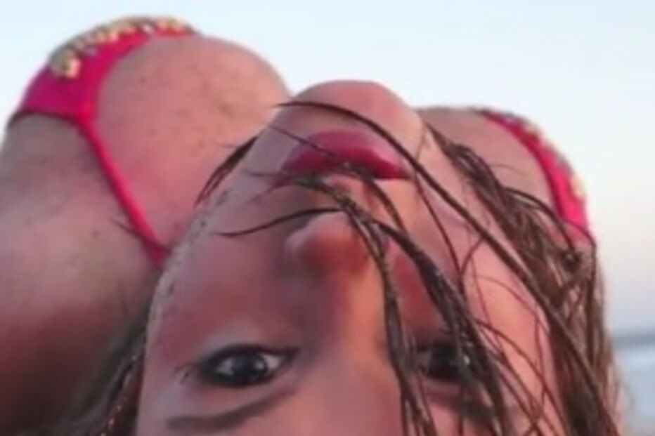 Kony, Kony 2012, Charlie Sheen, Bree Olsen, Gawker, EUA, Uganda, Criminoso de guerra, YouTube, Califórnia, Actriz porno, Pornografia, Cinema para adultos, Pose sensual, Masturbação