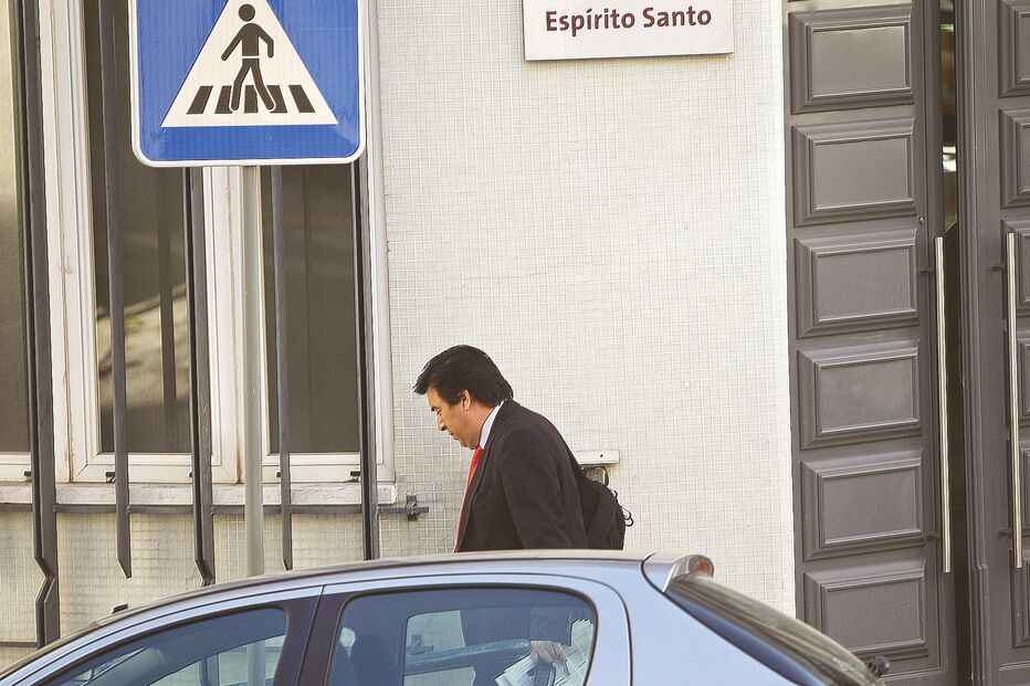 Deputados vivem como frades