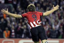 Llorente acaba com sonho do Sporting na Europa